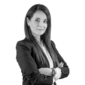 Schwarzweiß-Porträt von Müzeyyen Carrasco, CEO